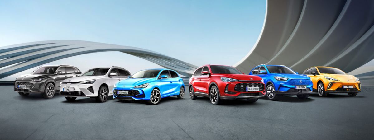 La nuova gamma MG Motor auto fotografata in centro urbano. Trova i tuoi modelli da Reduzzi Motor