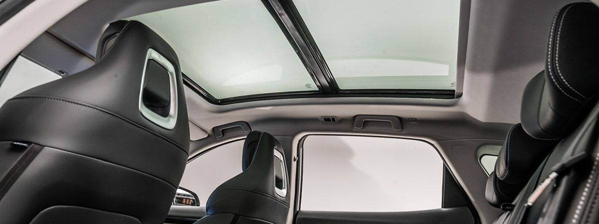 Particolare del tetto panoramico della nuova SUV 6 GT della casa Sportequipe trovala a Treviglio da Reduzzi Motor a Bergamo