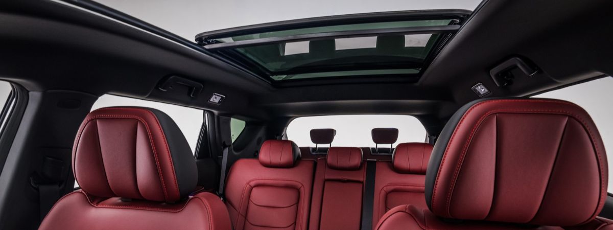 Particolare del tetto panoramico della nuova SUV 7 GTW della casa Sportequipe trovala a Treviglio da Reduzzi Motor a Bergamo