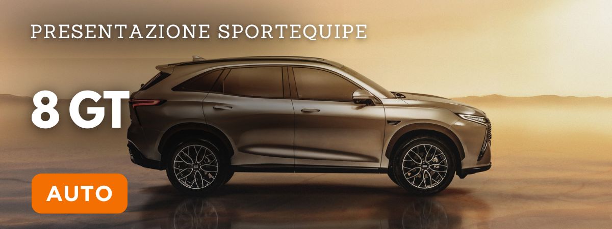 Veduta esterna della Sportequipe 8 GT auto di colore grigio con nello sfondo un lago e delle montagne Trovala da Reduzzi Motor a Treviglio