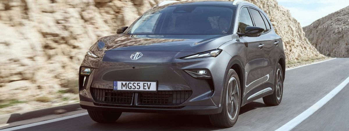 Vista anteriore, il design esterno della nuova MGS5 EV